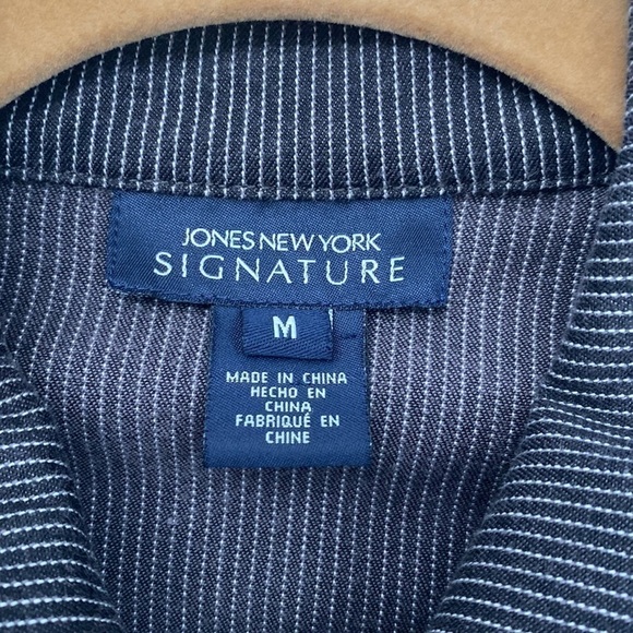 𝅺Jones New York Women’s Signature Fitted Pinstriped Jacket Medium - Picture 8 of 11
